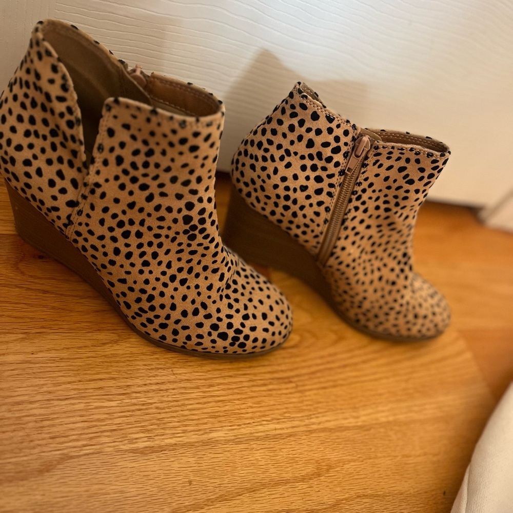 Women’s wedge booties